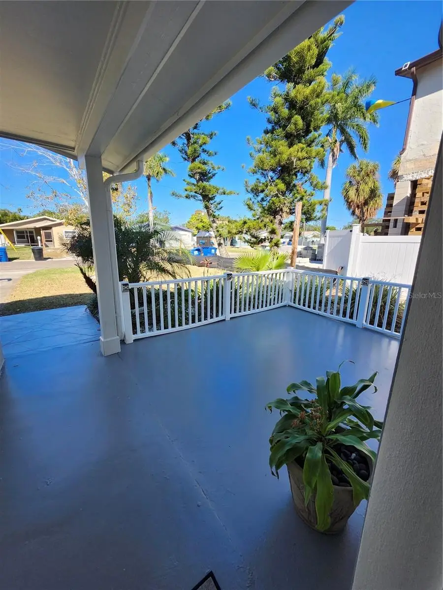 1818 Shore Acres Boulevard Ne, Saint Petersburg, FL 33703 - Image #2