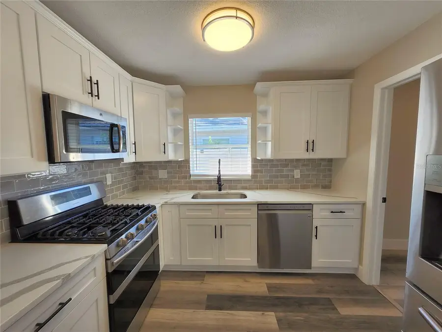 1818 Shore Acres Boulevard Ne, Saint Petersburg, FL 33703 - Image #3