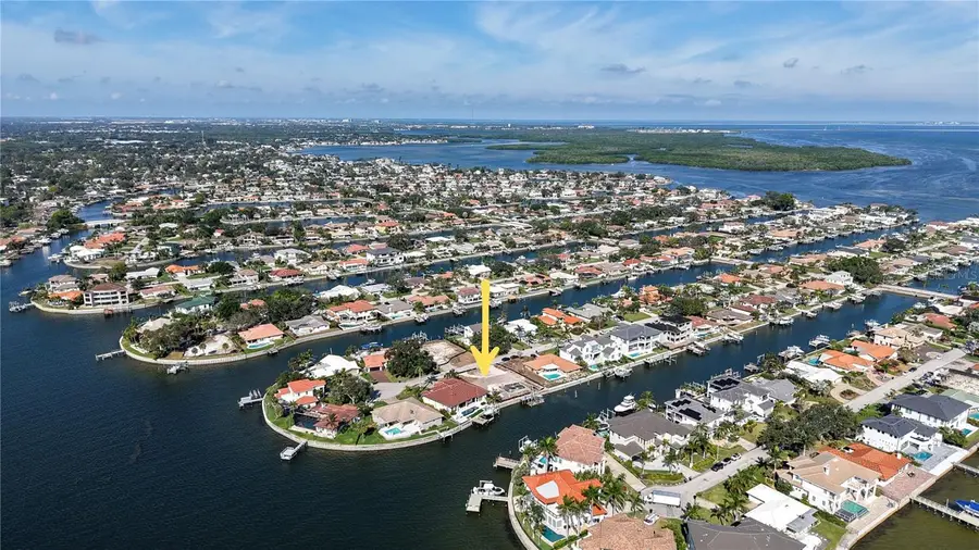 1920 Hawaii Avenue Ne, Saint Petersburg, FL 33703 - Image #2