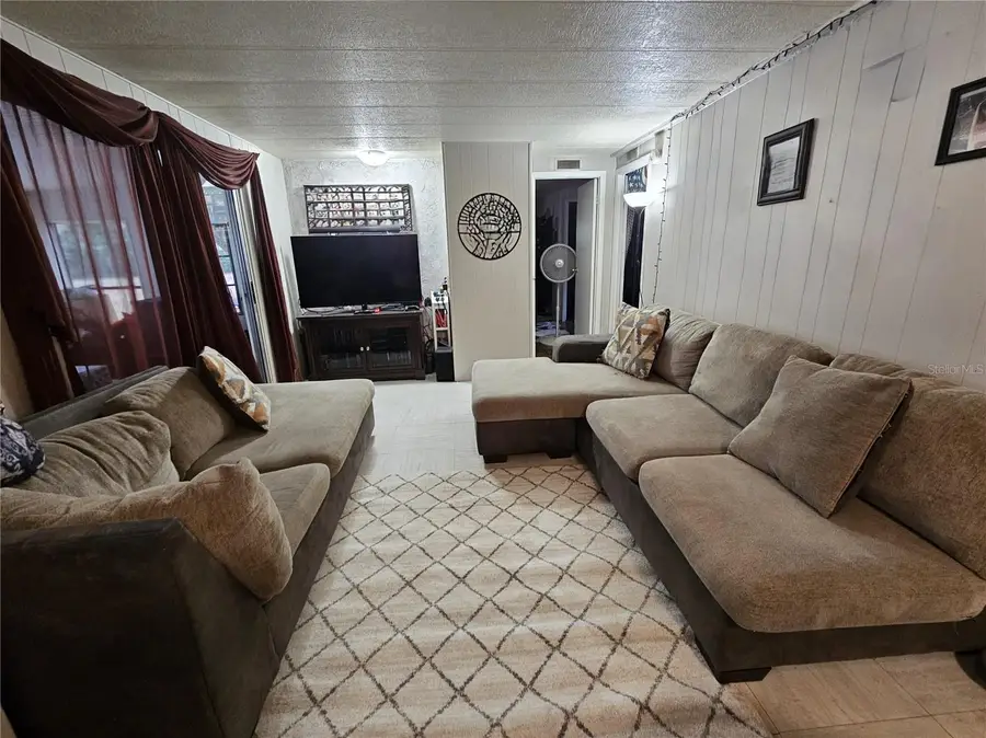 4211 Lowell Lane, Zephyrhills, FL 33541 - Image #2