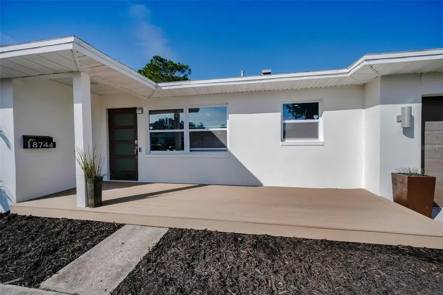 8744 Sunlit Cove Drive Ne, Saint Petersburg, FL 33702 - Image #3