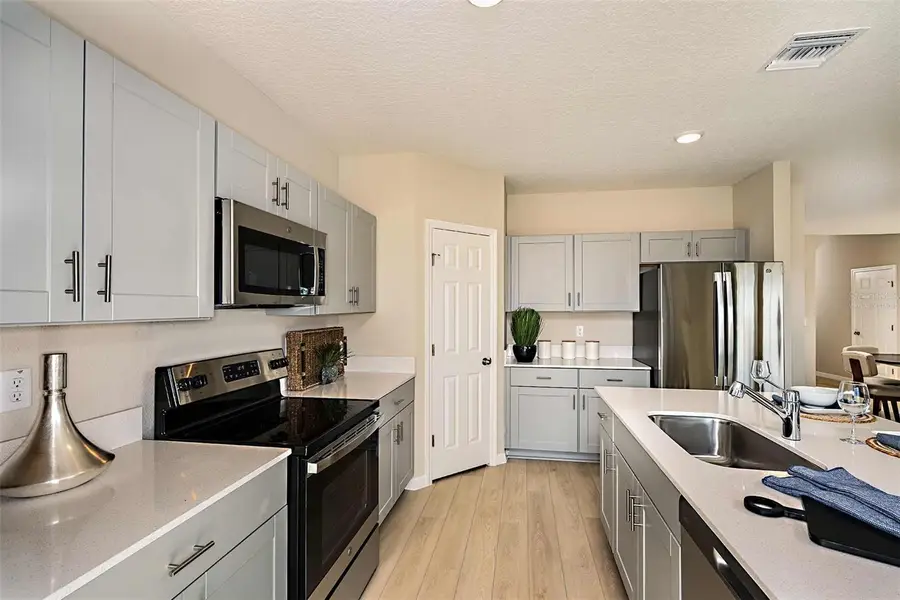 34753 Blossom Fall Path, Zephyrhills, FL 33541 - Image #3