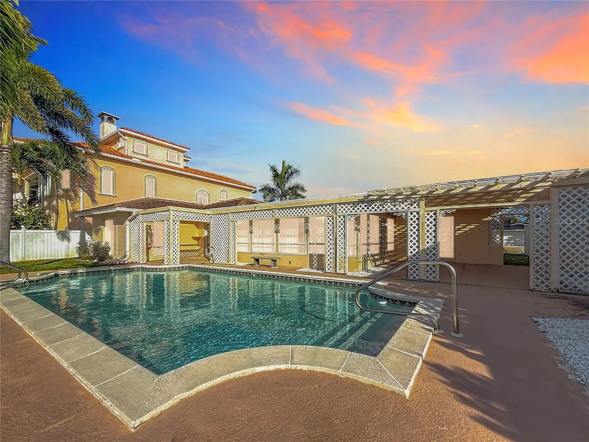 1135 81st Street S, Saint Petersburg, FL 33707 - Image #1