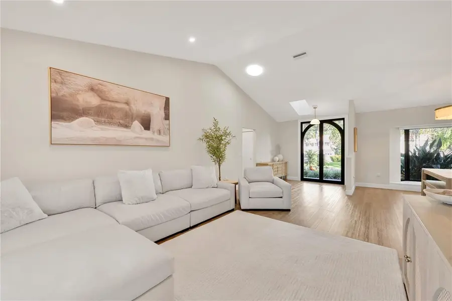 5361 Siesta Ct, Sarasota, FL 34242 - Image #3