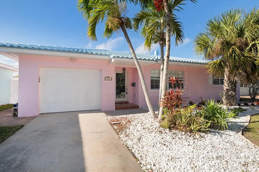 996 Bruce Avenue, Clearwater Beach, FL 33767 - Image #2