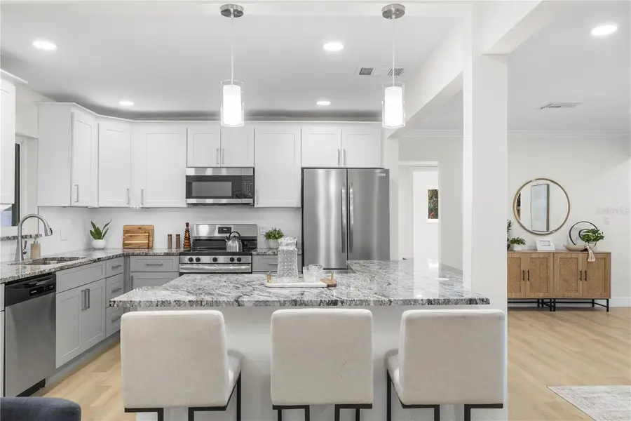 6850 7th Street S, Saint Petersburg, FL 33705 - Image #3