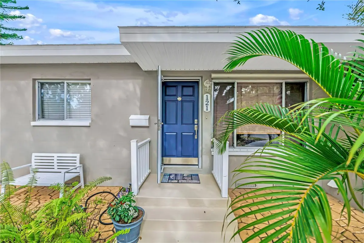 121 43rd Avenue N, Saint Petersburg, FL 33703 - Image #1