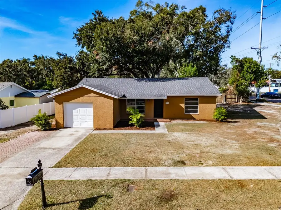 2401 Devonwoode Place, Seffner, FL 33584 - Image #2