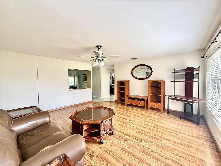 210 14th Avenue Sw, Largo, FL 33770 - Image #2