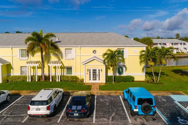 5215 Coquina Key Drive Se #A, ST PETERSBURG, FL 33705