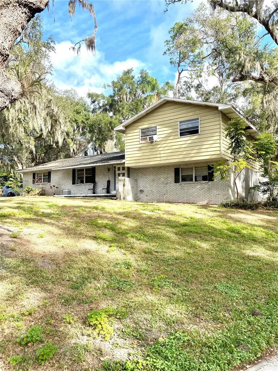 8301 N River Oaks Court, Tampa, FL 33617 - Image #2