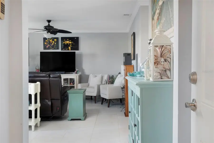 215 Seahorse Drive Se #D, Saint Petersburg, FL 33705 - Image #2