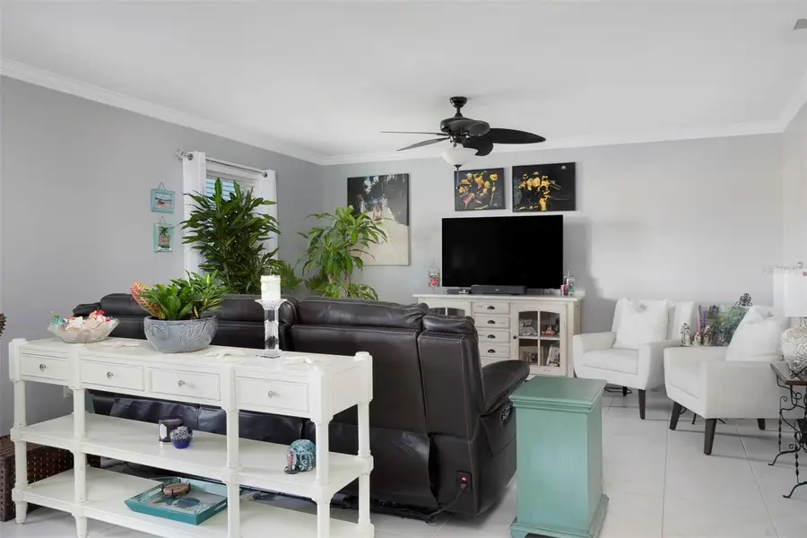 215 Seahorse Drive Se #D, Saint Petersburg, FL 33705 - Image #3