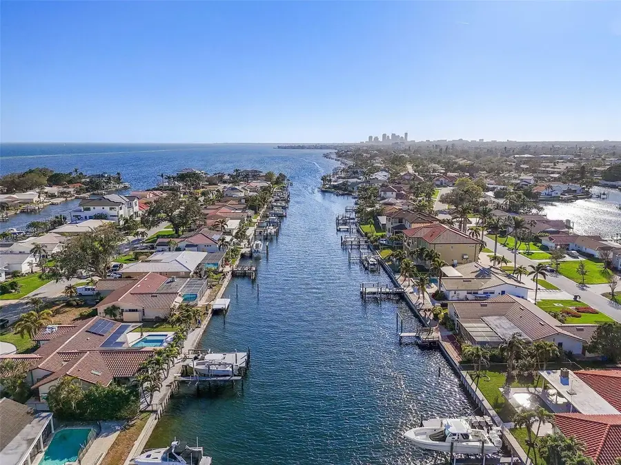 1984 Kansas Avenue Ne, Saint Petersburg, FL 33703 - Image #3