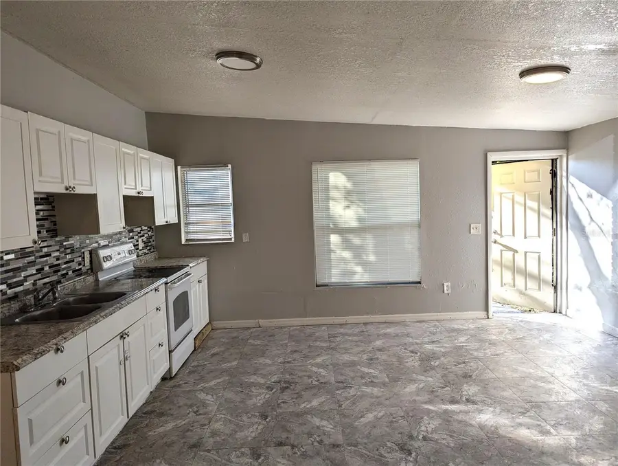 8713 N Mandarine Place, Tampa, FL 33617 - Image #3