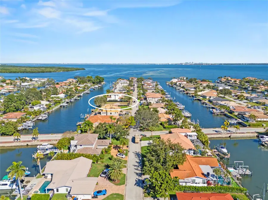 2019 Illinois Avenue Ne, Saint Petersburg, FL 33703 - Image #2