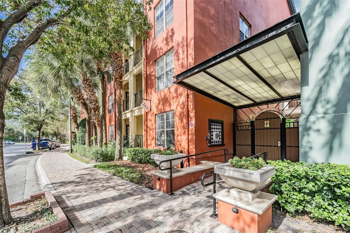 2410 W Azeele Street #220, Tampa, FL 33609 - Image #1
