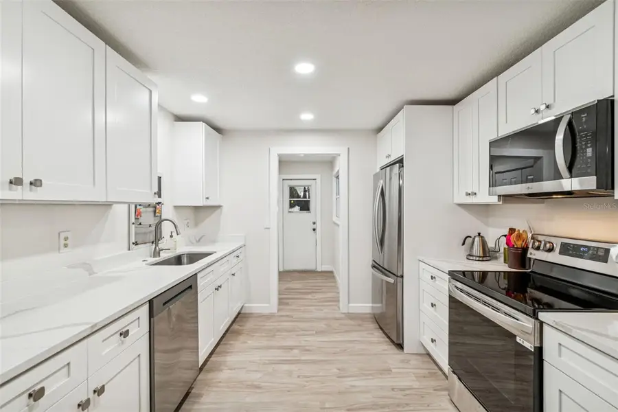 712 Lemonwood Dr, Oldsmar, FL 34677 - Image #2