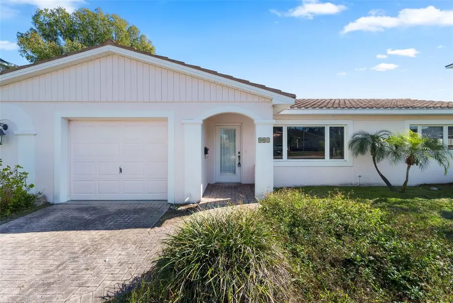 901 Eden Isle Boulevard Ne, Saint Petersburg, FL 33704 - Image #3