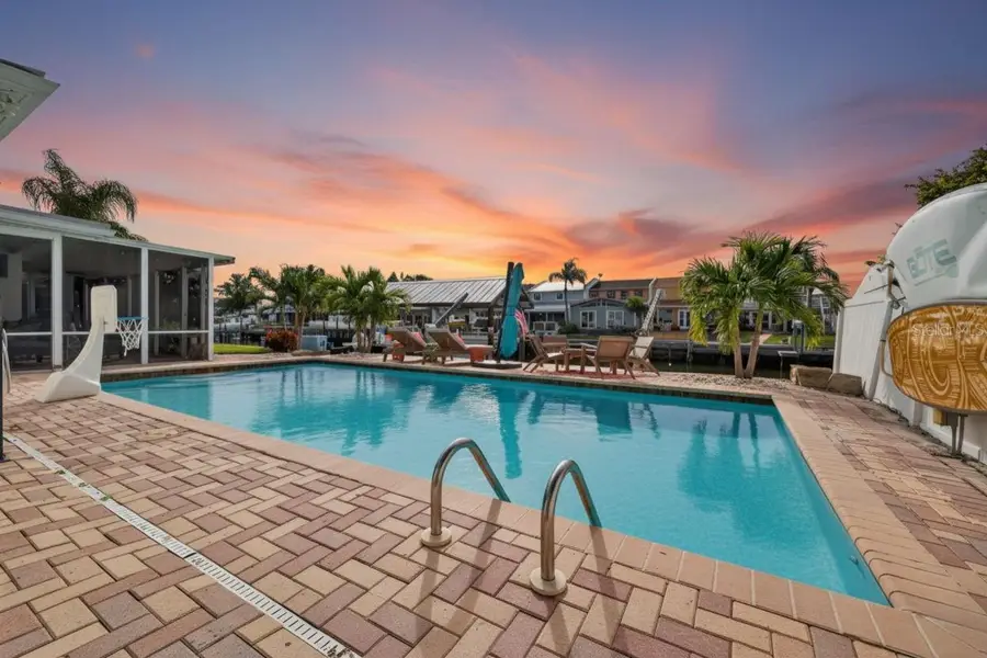 8718 Palisades Drive, Tampa, FL 33615 - Image #2