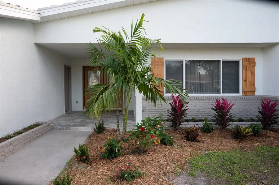 6613 Blue Heron Drive S, Saint Petersburg, FL 33707 - Image #2