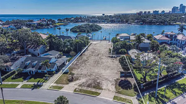 140 Brightwaters Boulevard Ne, ST PETERSBURG, FL 33704