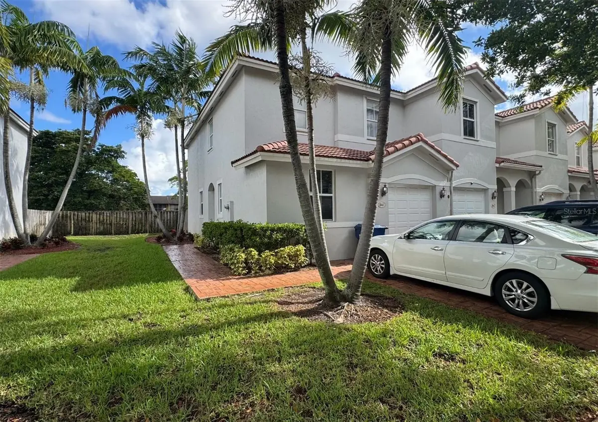 1041 Ne 208th St, Miami, FL 33179 - Image #1