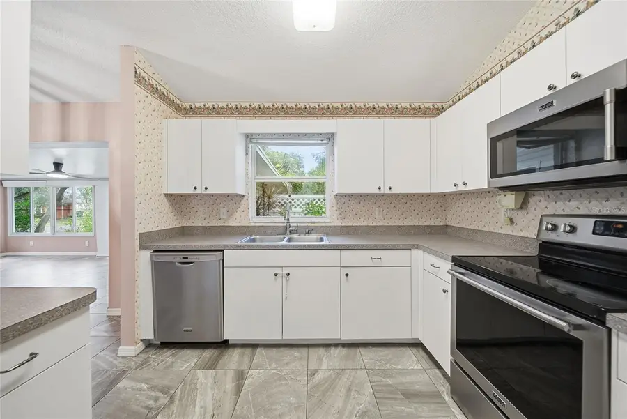 5942 17th Street, Zephyrhills, FL 33542 - Image #3