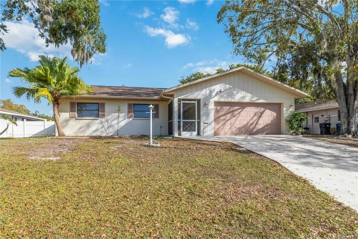 8427 Brandeis Circle E, Sarasota, FL 34243 - Image #1
