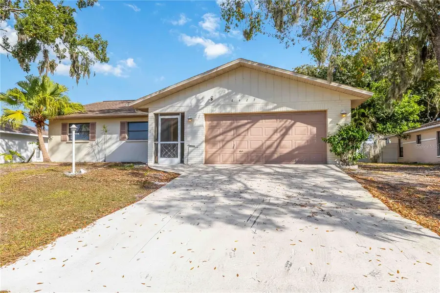 8427 Brandeis Circle E, Sarasota, FL 34243 - Image #2