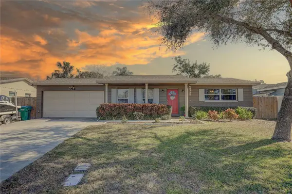 8497 137th Street, SEMINOLE, FL 33776