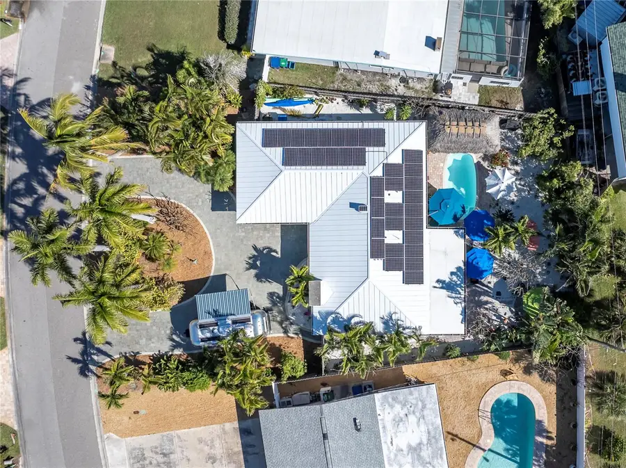 6933 S Shore Drive S, Saint Petersburg, FL 33707 - Image #3