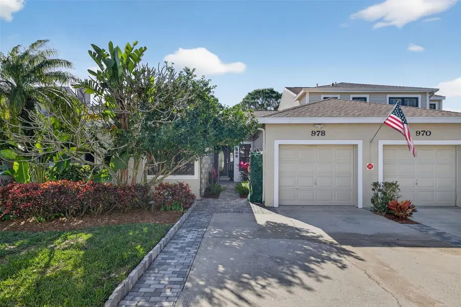 978 San Carlos Court Ne, Saint Petersburg, FL 33702 - Image #2