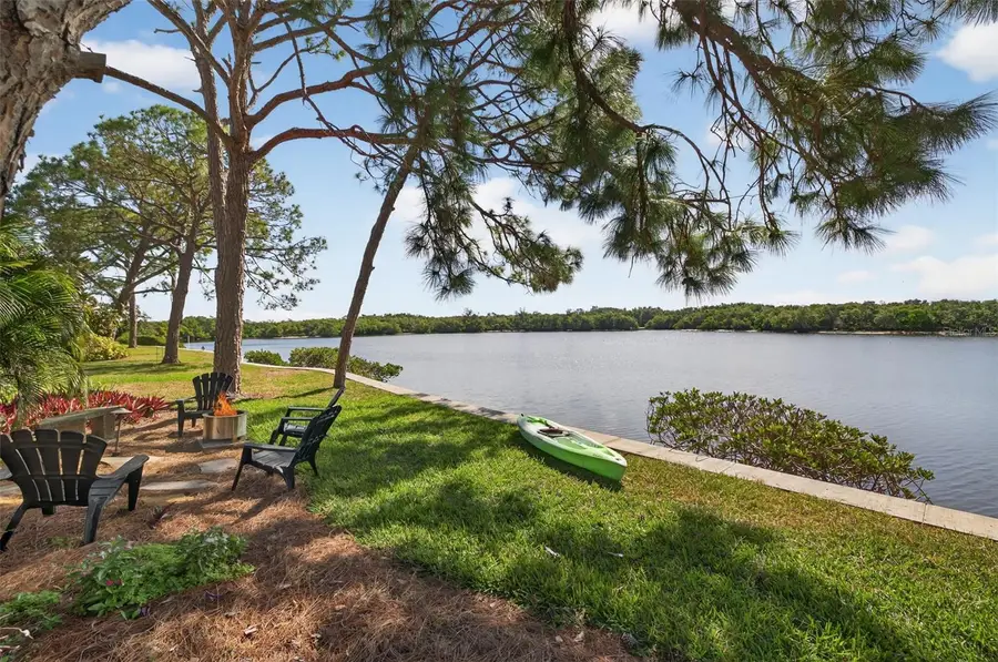 978 San Carlos Court Ne, Saint Petersburg, FL 33702 - Image #3