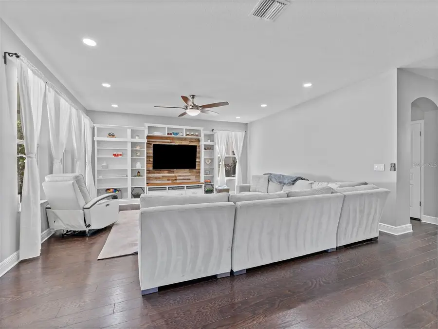 135 24th Avenue S, Saint Petersburg, FL 33705 - #3