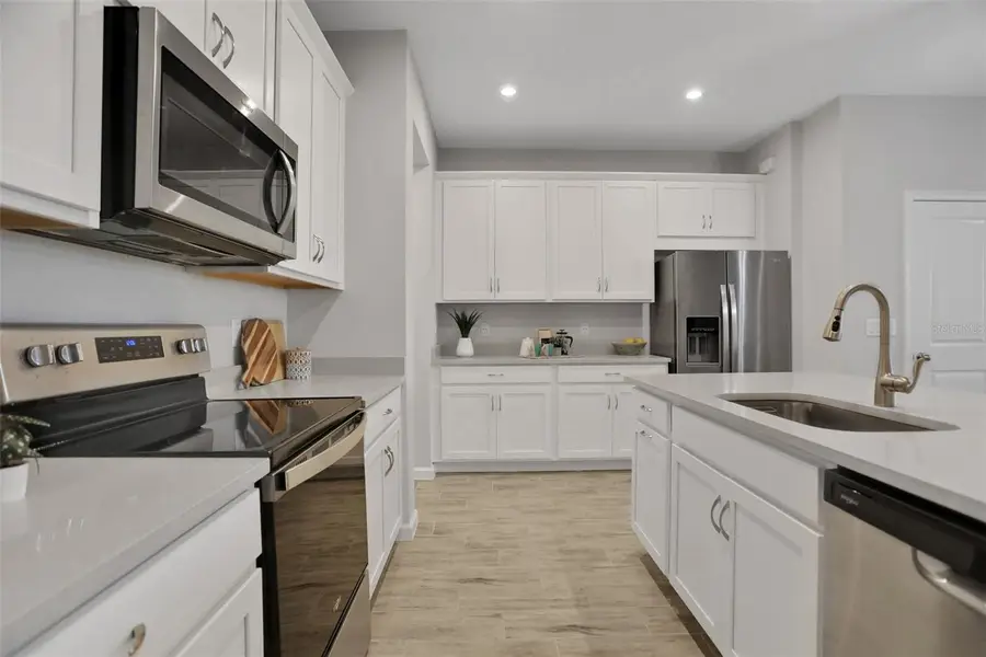 5615 Brooklet Woods Drive, Wesley Chapel, FL 33545 - Image #3