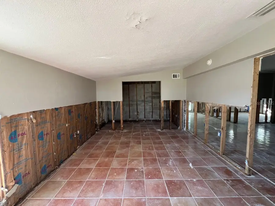 4118 Carson Street Ne, Saint Petersburg, FL 33703 - Image #2