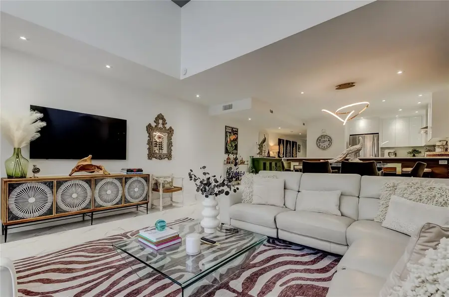 301 2nd Street N #10, Saint Petersburg, FL 33701 - Image #2