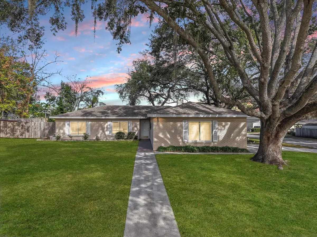 1016 Lady Guinevere Drive, Valrico, FL 33594 - Image #1