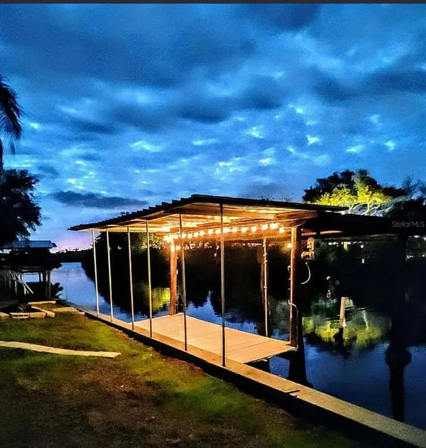 831 River View Lane, TARPON SPRINGS, FL 34689