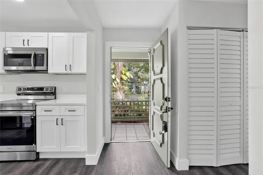 5014 Barrington Circle #2102, Sarasota, FL 34234 - Image #3