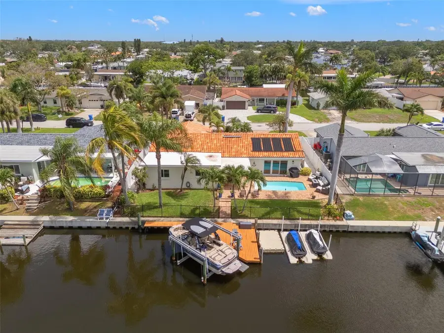 1424 47th Avenue Ne, Saint Petersburg, FL 33703 - #3