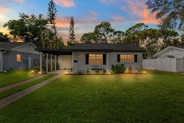 9032 Bay Street Ne, ST PETERSBURG, FL 33702