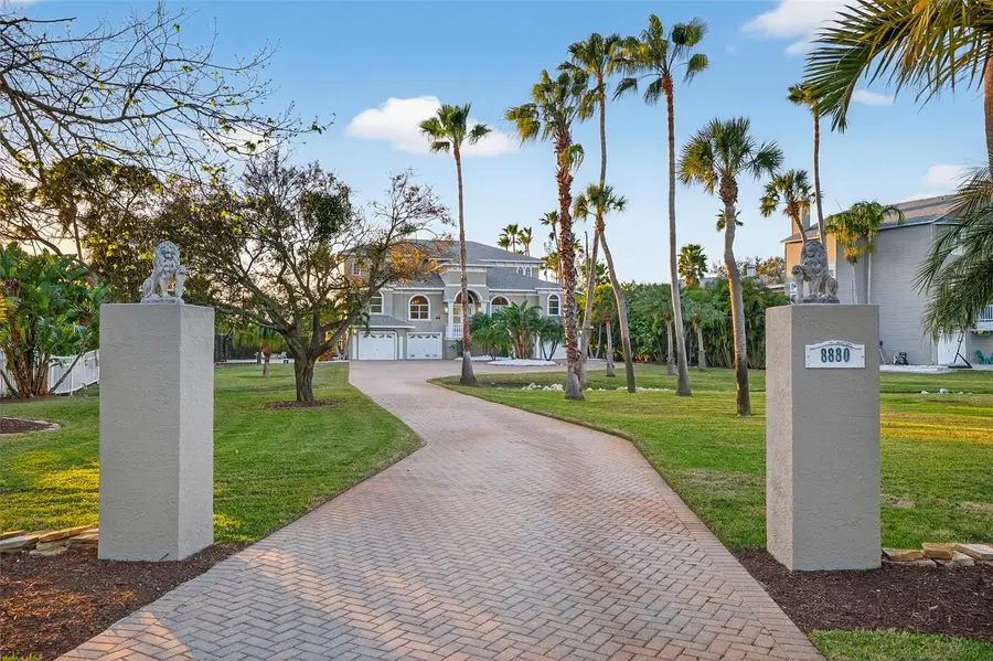 8880 Commodore Drive, Seminole, FL 33776 - Image #2