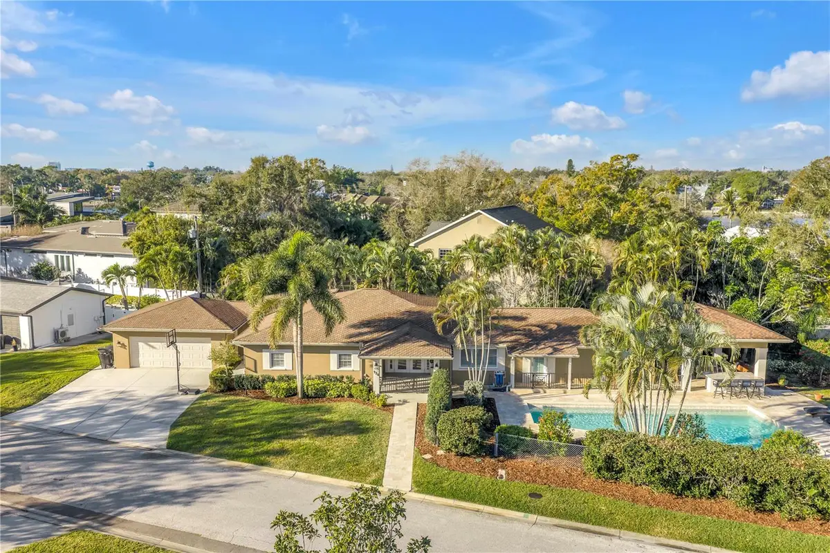 134 Riviera Way Ne, Saint Petersburg, FL 33704 - Image #1