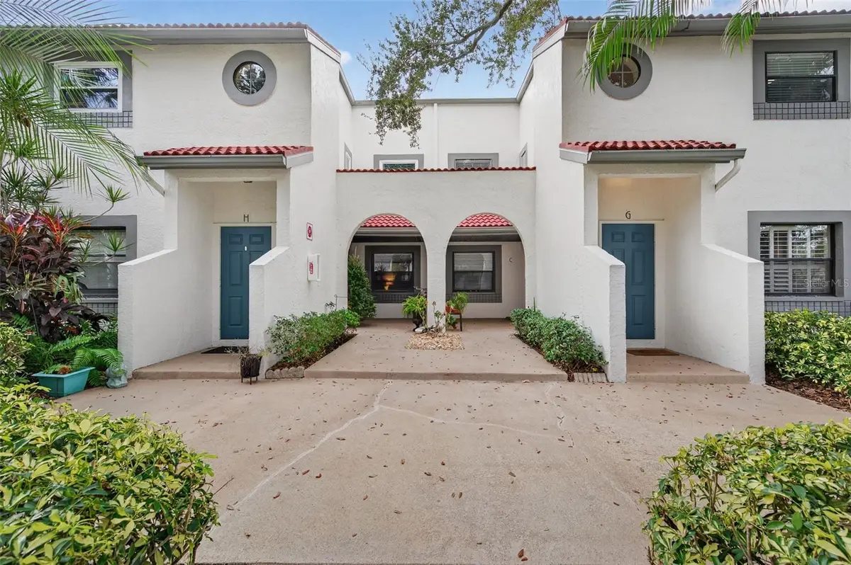 484 Santa Cruz Place Ne #G, Saint Petersburg, FL 33703 - Image #1