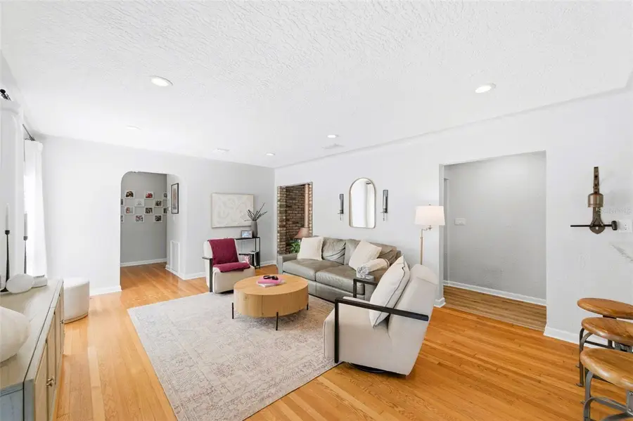 519 27th Avenue N, Saint Petersburg, FL 33704 - #3