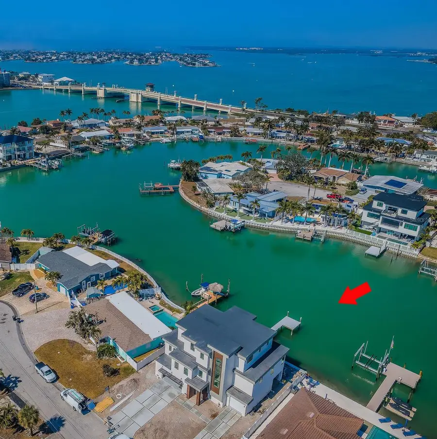 7981 2nd Avenue S, Saint Petersburg, FL 33707 - #2