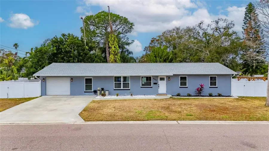 8050 Carolyn Street Ne, Saint Petersburg, FL 33702 - #2