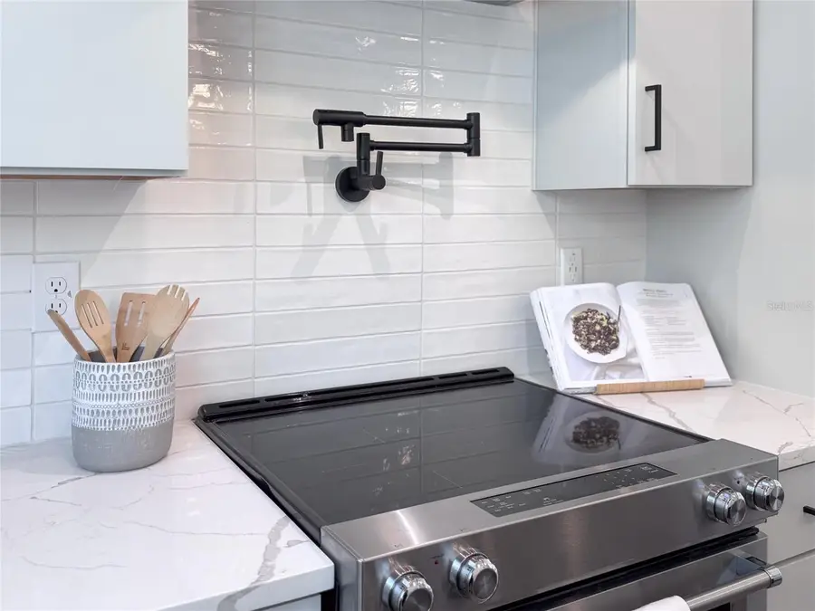 315 15th Street N, Saint Petersburg, FL 33705 - #3